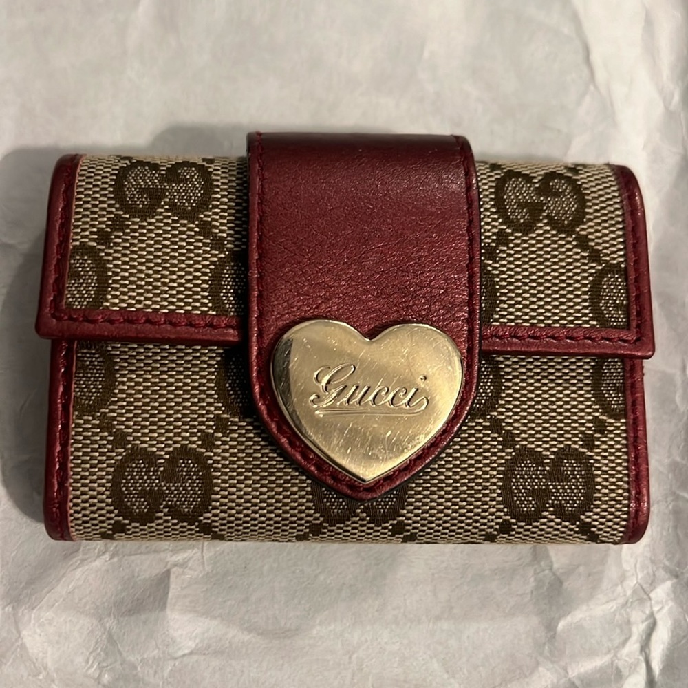 Authentic Great condition! Gucci heart key case!
